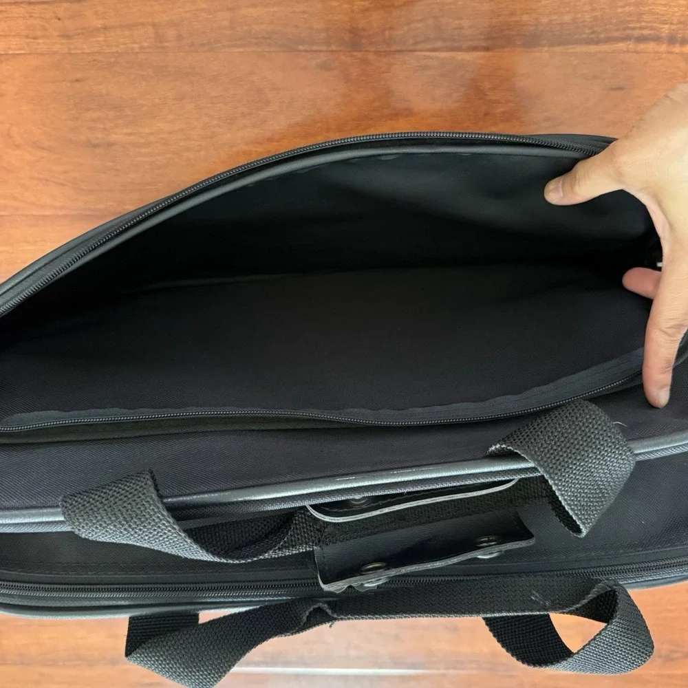Samsonite Classic Business TSA Laptop Briefcase Shoulder Bag Travel 17x11.75